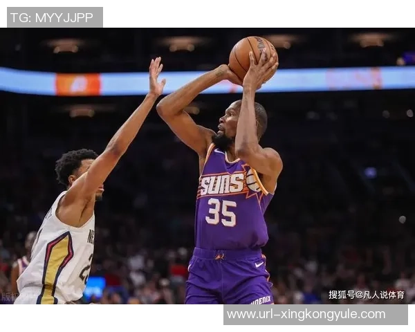 布克连得五分迅速拉开比分罚球线急停跳投与反击三分震撼篮网